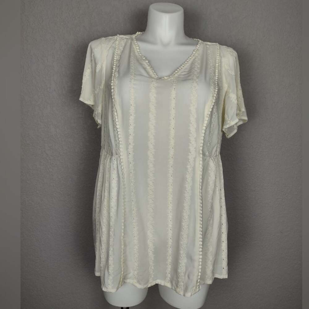 Torrid Ivory Eyelet Embroidered Blouse Size 1 - Picture 3 of 15